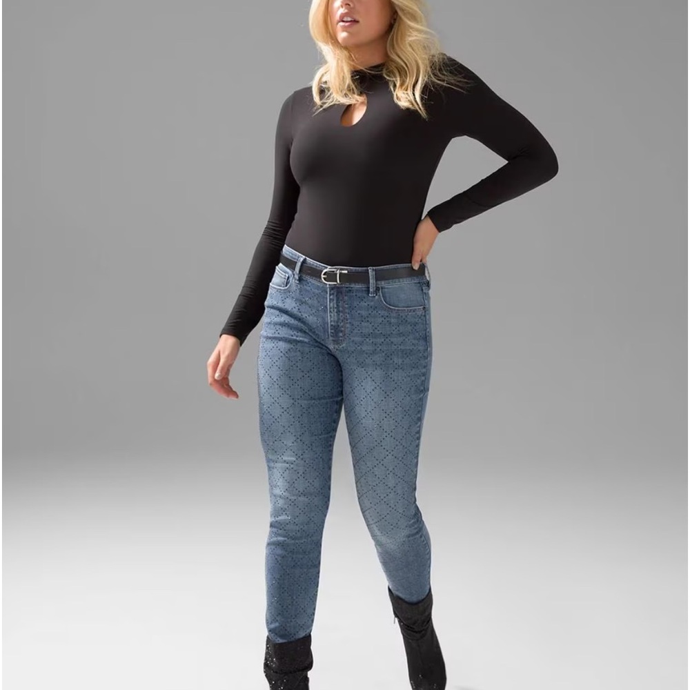 Curvy Mid-Rise Everyday Soft Denim™ Embellished Skinny Jeans